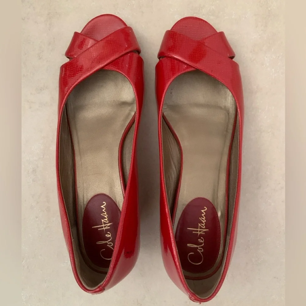 Cole Haan Red Patent Croc Embossed Peep Toe Flats Size 9B - Picture 1 of 8